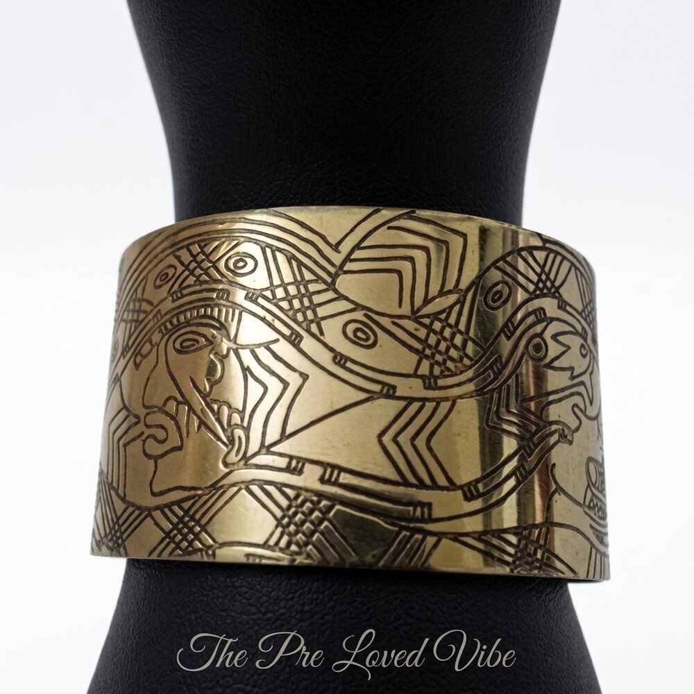 Vintage  No Brand Aztec print cuff Gold Tone Women's bracelet